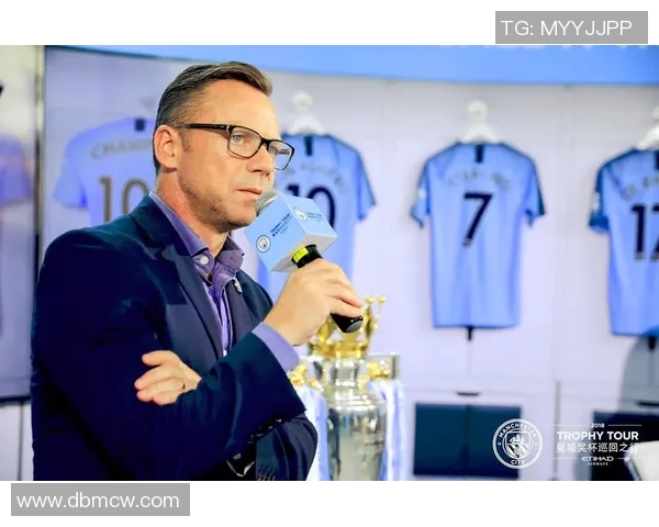 四川足球明星卡片收藏热潮引发球迷热情与市场关注