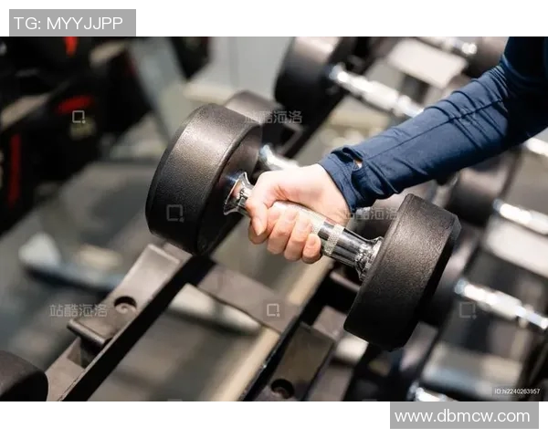 女生购买哑铃的原因探讨与健身效果分析